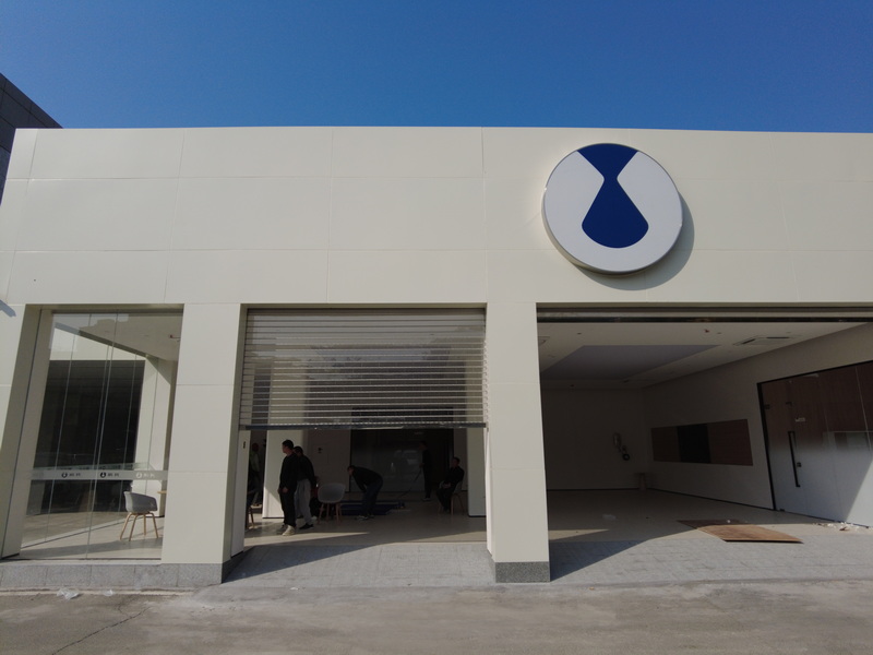 j9.com电动门:15年专业经验,为您的安全与便利保驾护航